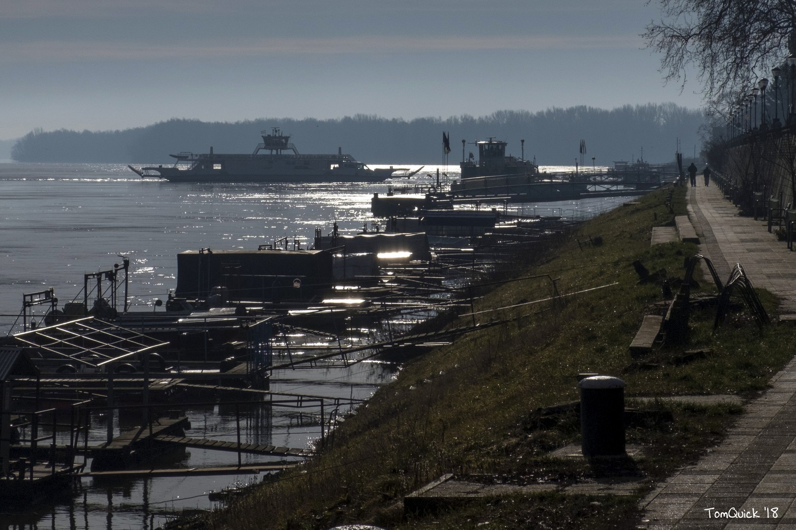 Duna - kishajó kikötő
